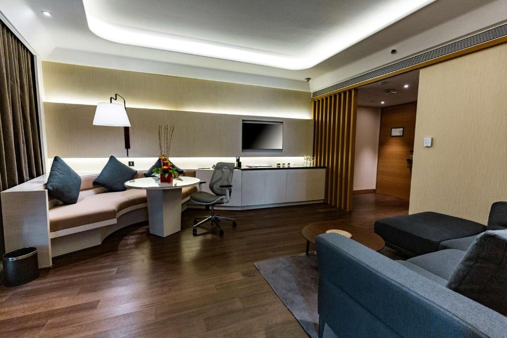 Double Deluxe Suite